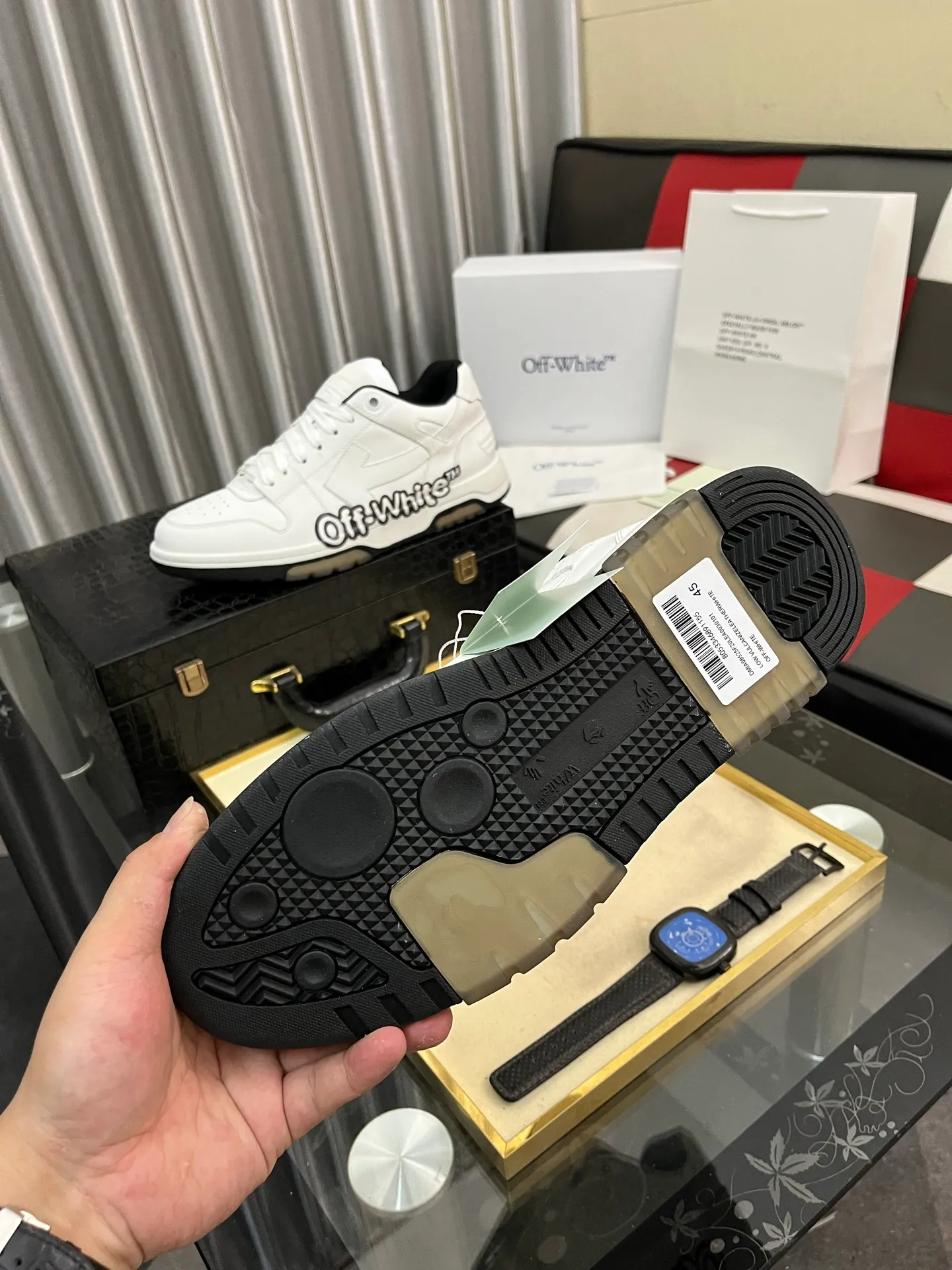 Men's shoes 💰600⌚️⌚️ OFF-White C/O VirGil Abloh fashionable and versatile casual shoes. Exclusive first release of the new model. Made of environmentally friendly cowhide leather and mesh fabric upper material. The insole is embedded with foam cushioning EVA material. The correct midsole is equipped with EVA lightweight cushioning. External tooth nail rubber outsole. The correct accessories can be customized simultaneously. Women's model: 35-40 Men's model: 39-45